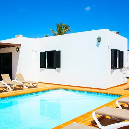 Villa Conil With Heated Pool And Air Conditioning *