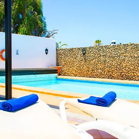 Conil With Heated Pool And Air Conditioning Villa *