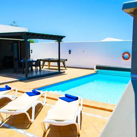 Villa Conil With Heated Pool And Air Conditioning