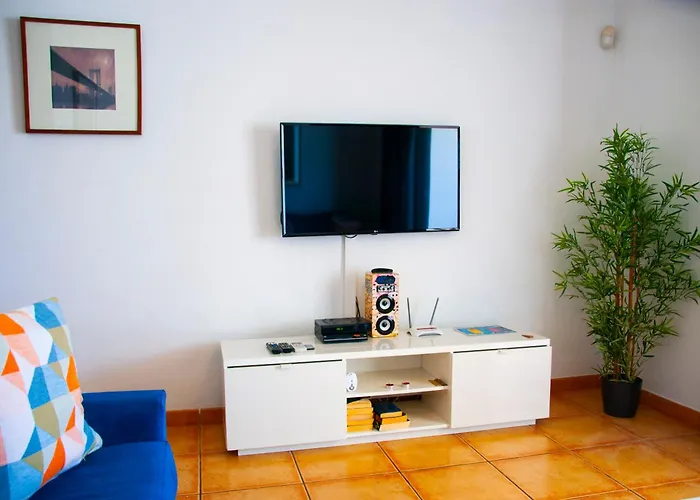 Conil With Heated Pool And Air Conditioning فيلة *