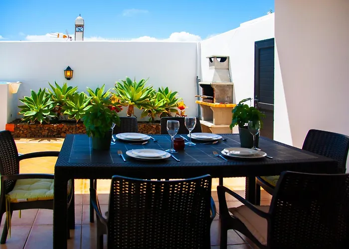 Conil With Heated Pool And Air Conditioning فيلة *